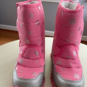 NEW-Never worn. Mishansha Girls Snow Boots, size 2(33) kids